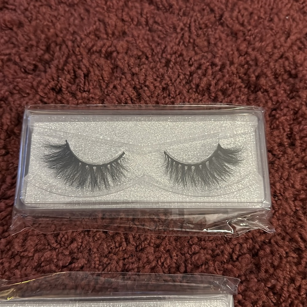 False Eyelashes - Picture 6 of 6